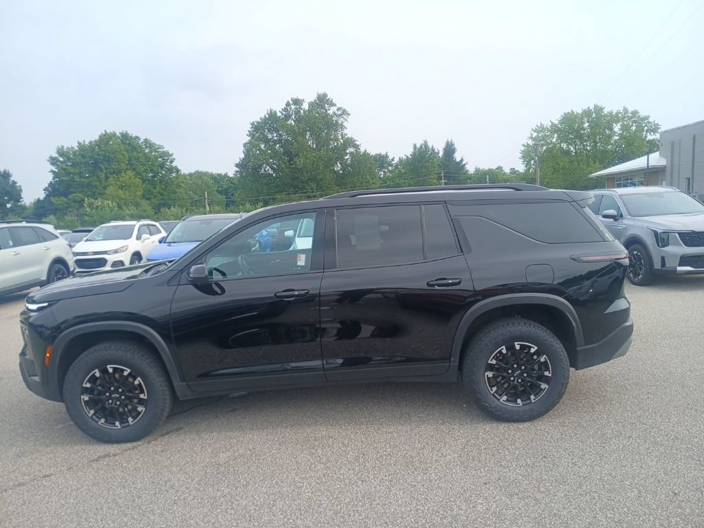 Used 2024 Chevrolet Traverse Z71 AWD/4WD image 3