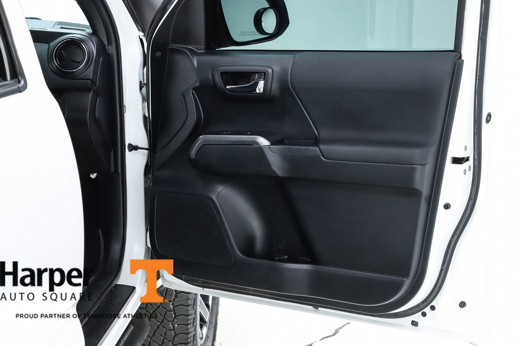 Used 2018 Toyota Tacoma TRD Off-Road image 31