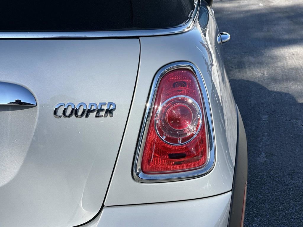 Used 2013 MINI Cooper Convertible image 9