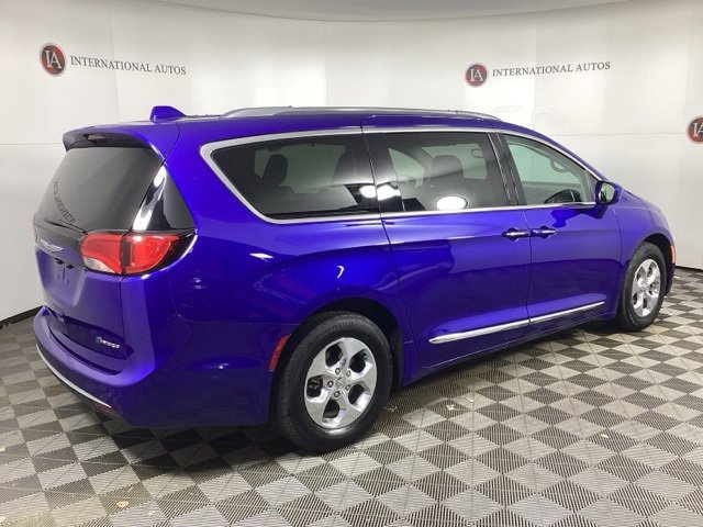 Used 2020 Chrysler Pacifica Touring-L image 4