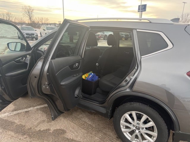 Used 2020 Nissan Rogue SV image 10