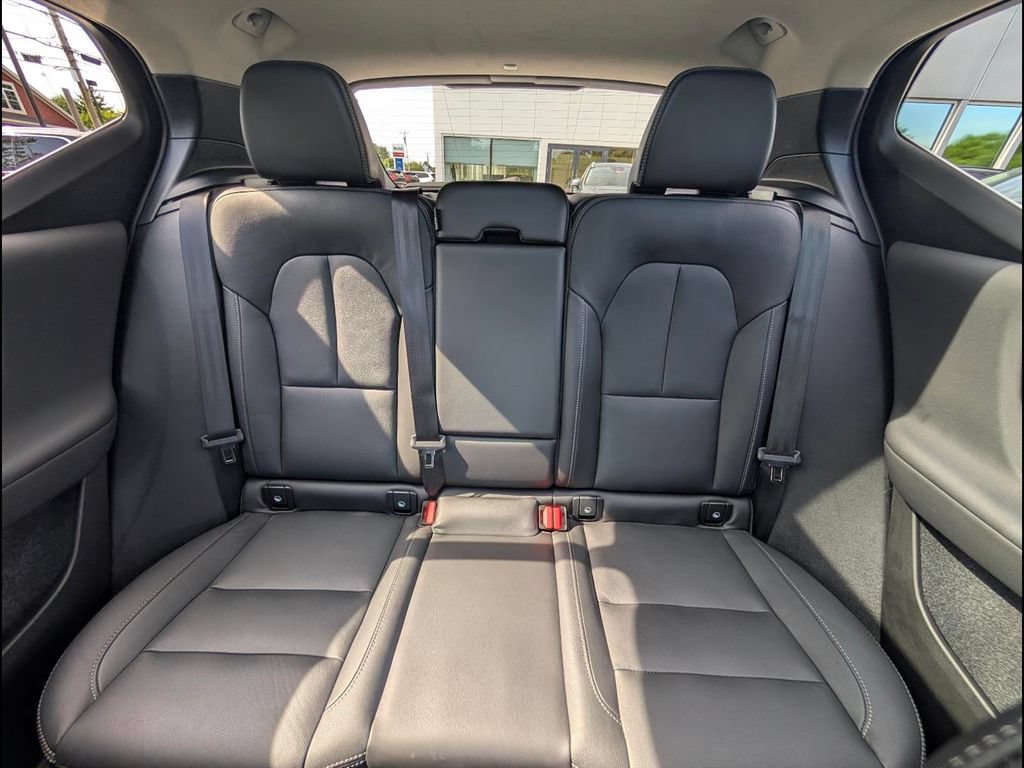 Certified 2025 Volvo XC40 B5 Plus AWD/4WD image 16