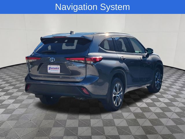 Used 2022 Toyota Highlander XLE AWD/4WD image 4