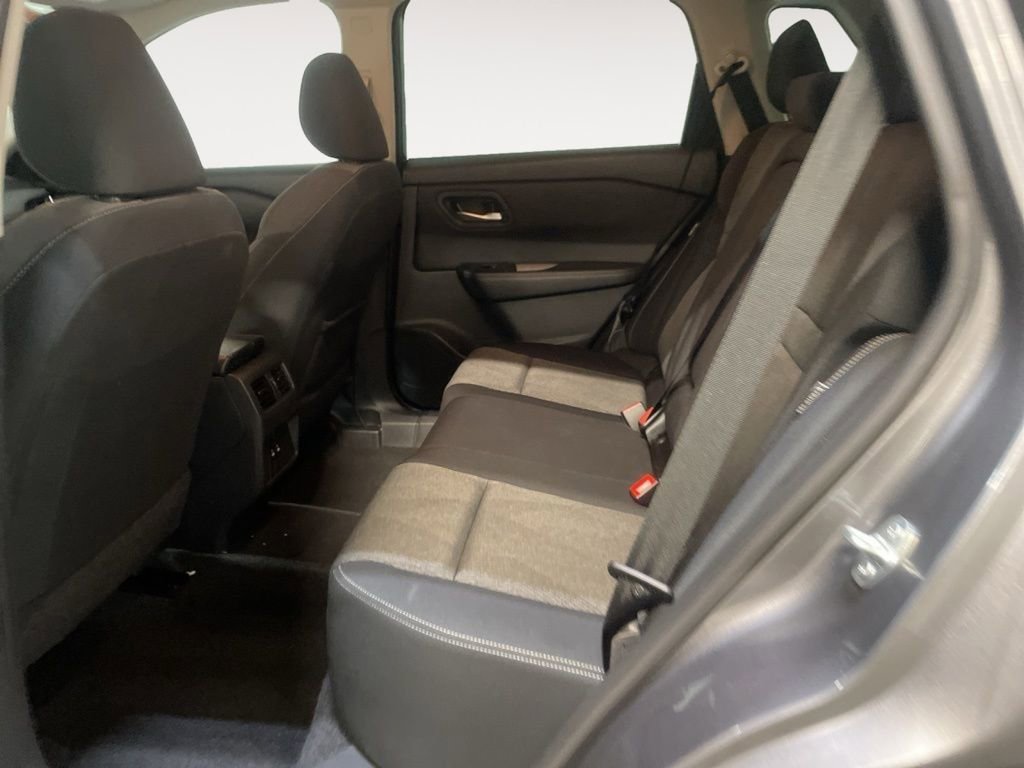 Used 2024 Nissan Rogue SV image 12