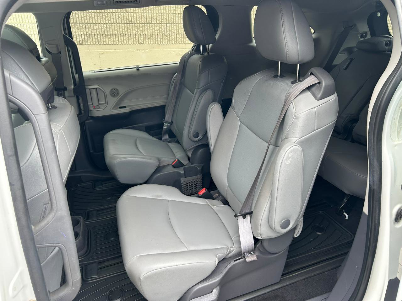 Used 2021 Toyota Sienna XLE AWD/4WD image 14
