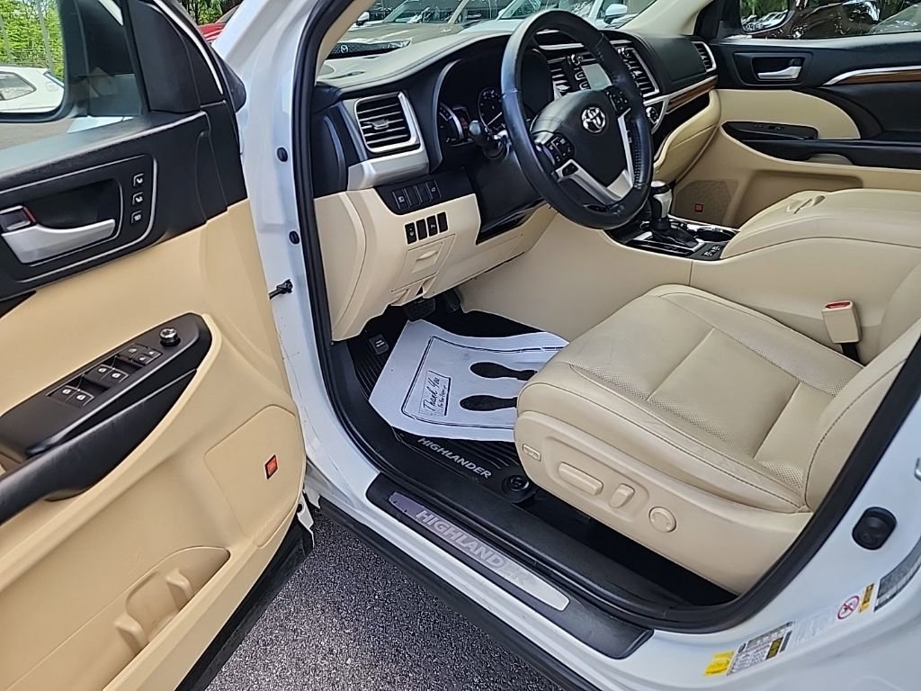 Used 2019 Toyota Highlander Limited AWD/4WD image 12