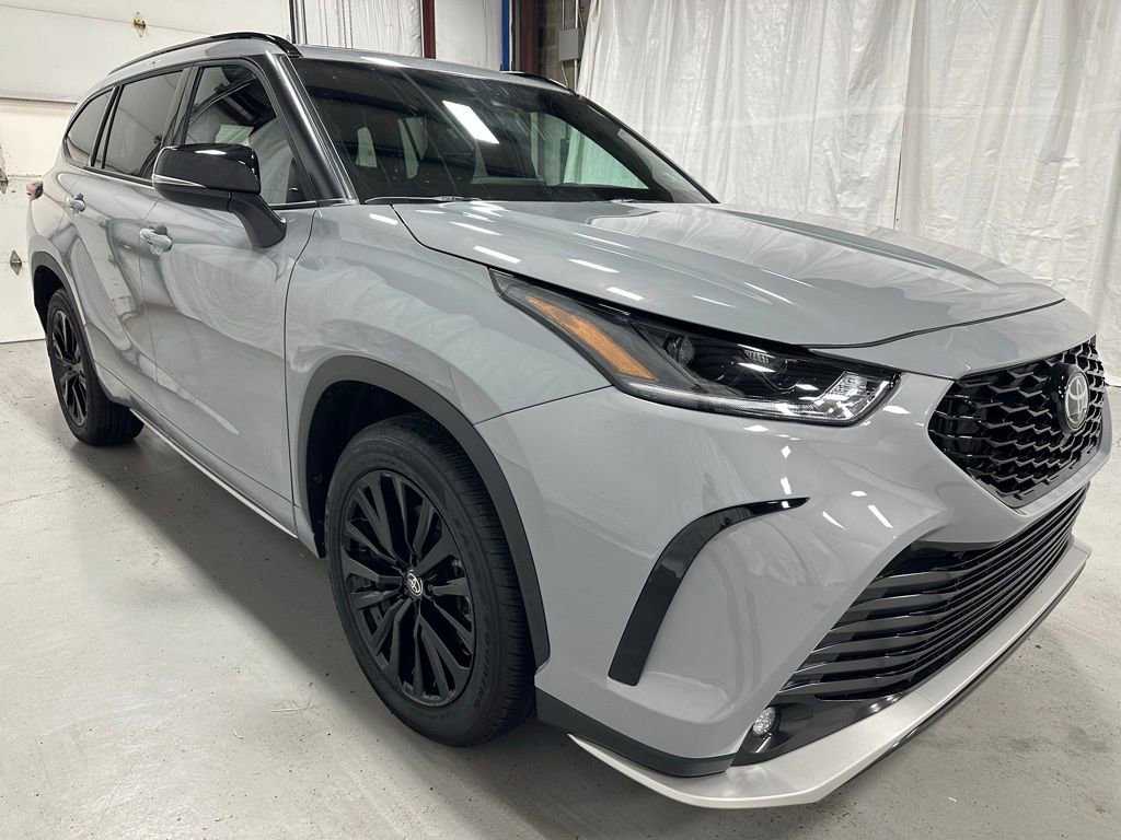 Used 2025 Toyota Highlander XSE image 1