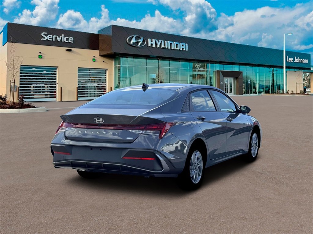 New 2026 Hyundai Elantra Blue image 7