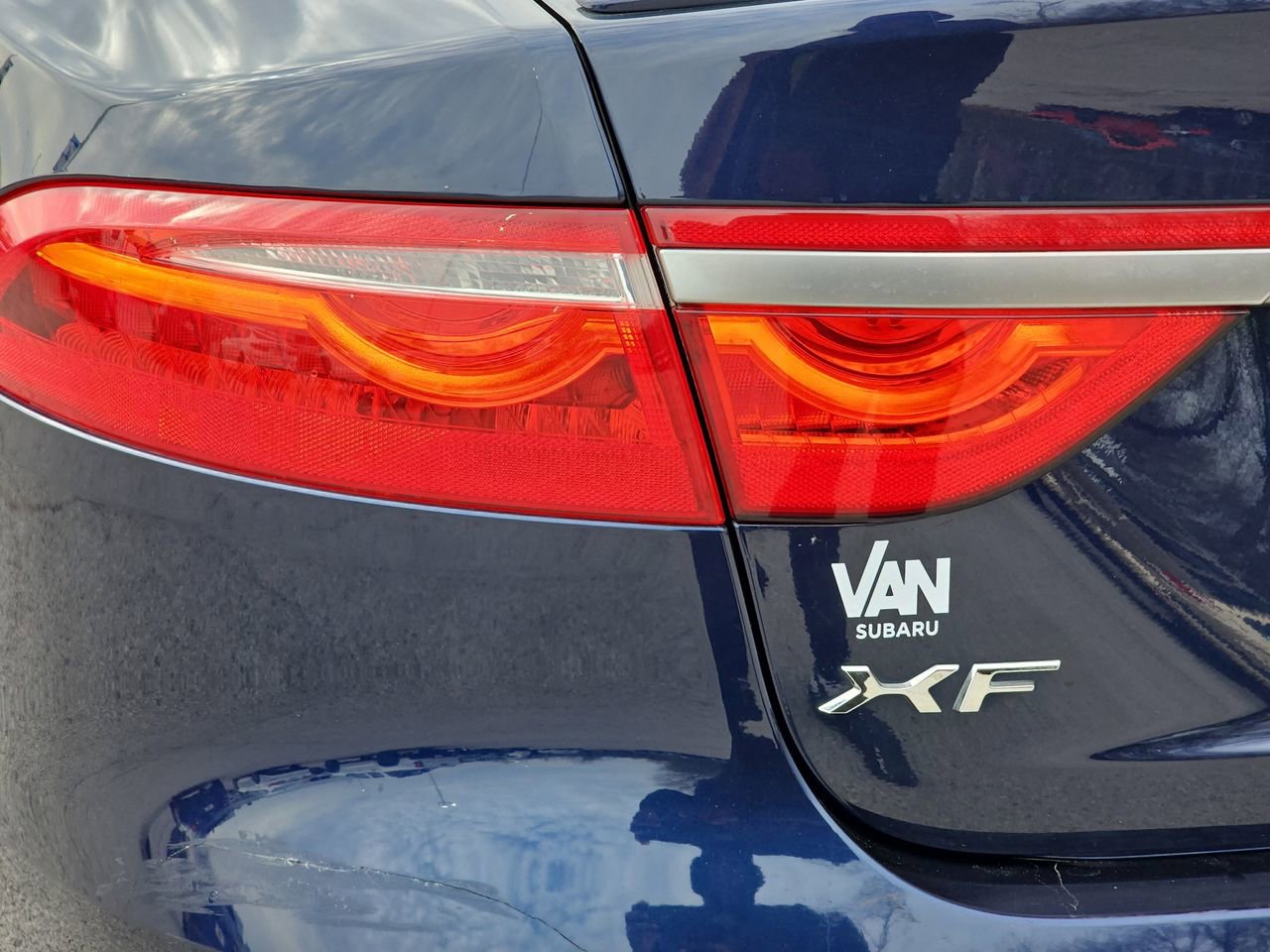 Used 2018 Jaguar XF R-Sport image 41