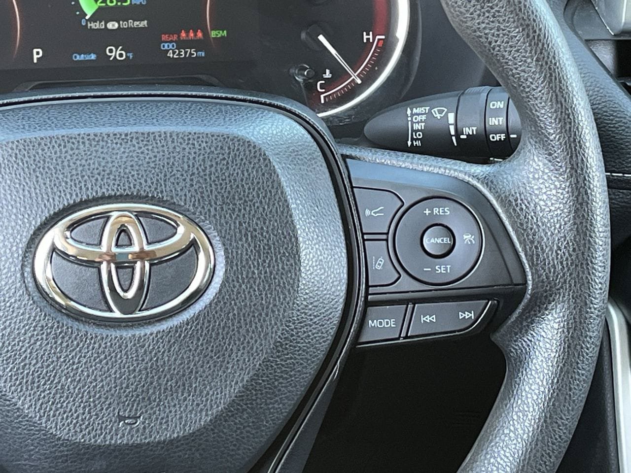 Used 2025 Toyota RAV4 XLE AWD/4WD image 14