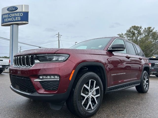 Used 2024 Jeep Grand Cherokee Limited w/ Luxury Tech Group II image 3