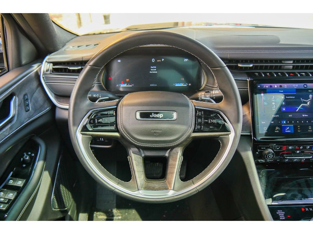 Used 2023 Jeep Grand Cherokee L Overland AWD/4WD image 24