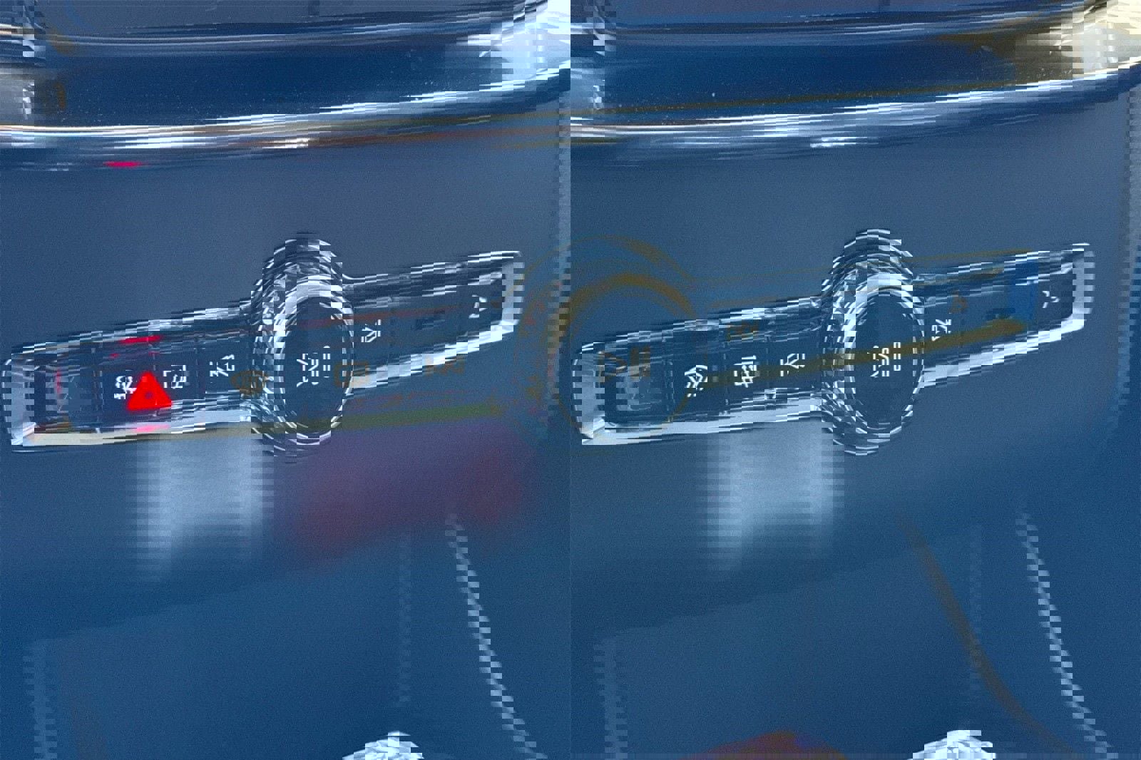 New 2026 Volvo XC90 B6 Core w/ Protection Package image 21