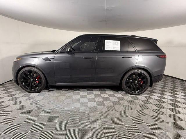 Used 2025 Land Rover Range Rover Sport Dynamic SE AWD/4WD image 3