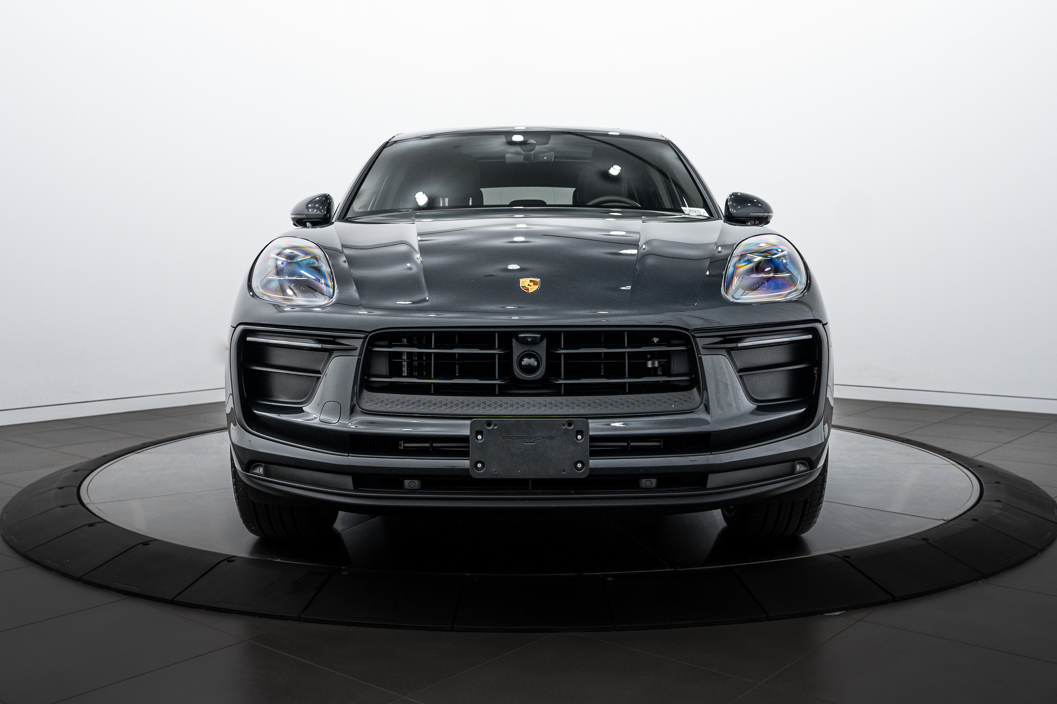 Certified 2025 Porsche Macan image 10