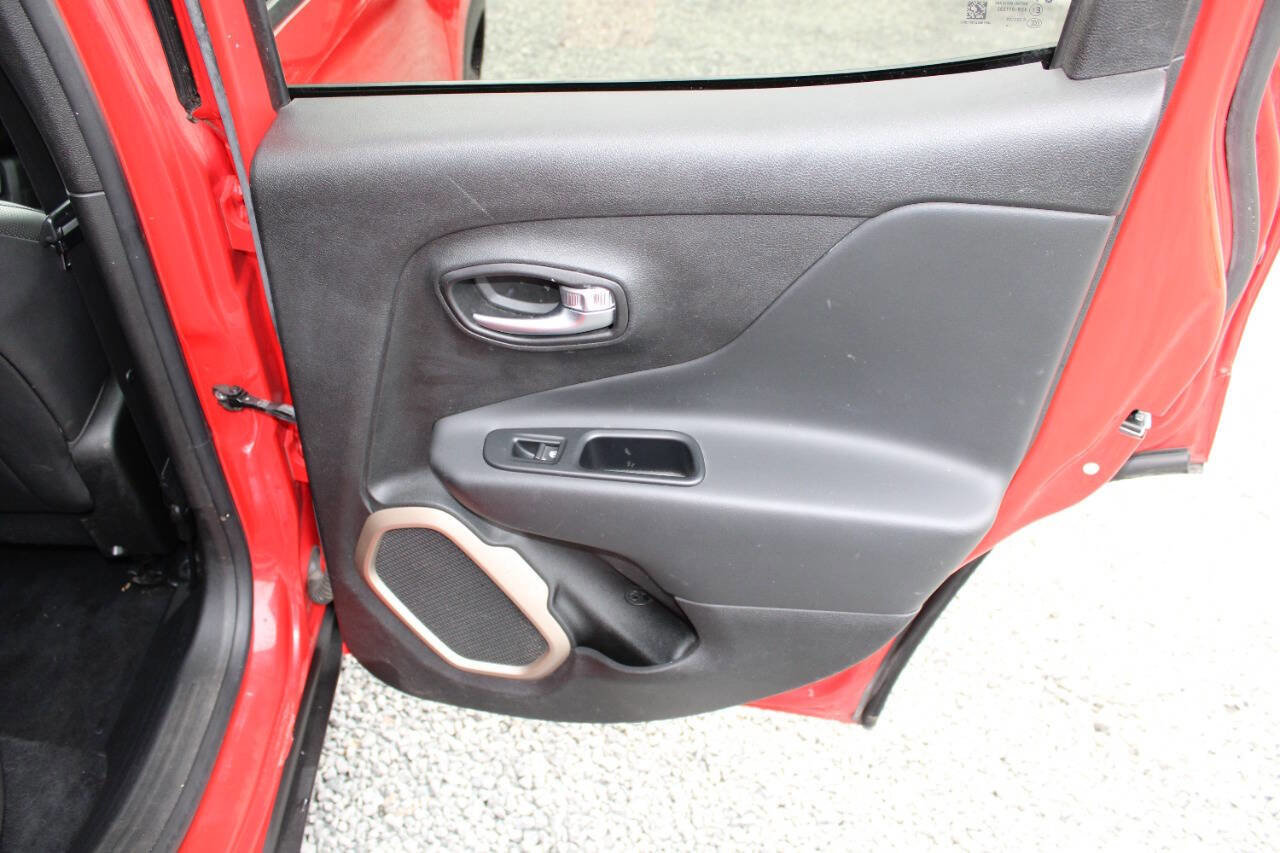 Used 2017 Jeep Renegade Limited image 23