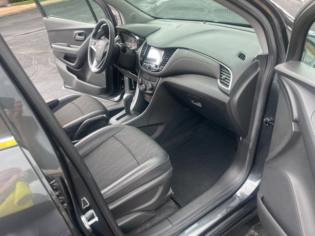 Used 2017 Chevrolet Trax LT w/ LT Convenience Package FWD image 18