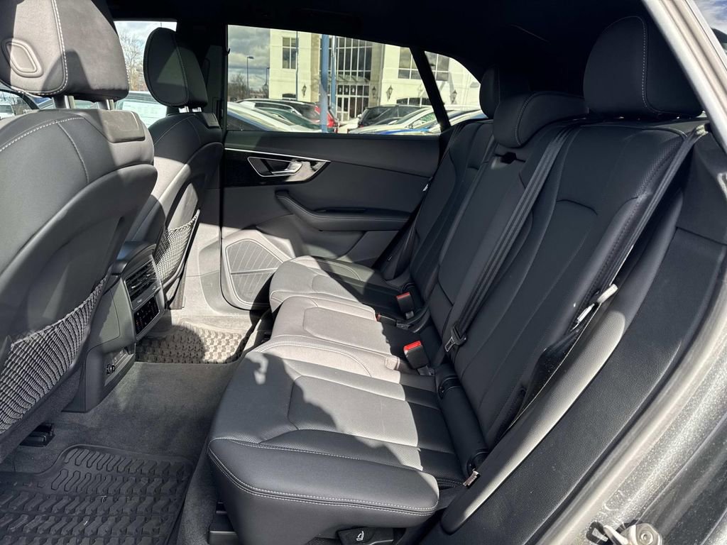 Used 2022 Audi Q8 Premium Plus image 12