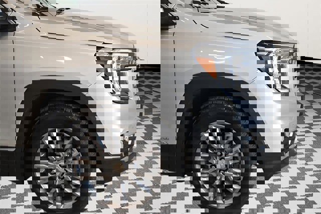 Used 2022 GMC Terrain SLT image 13