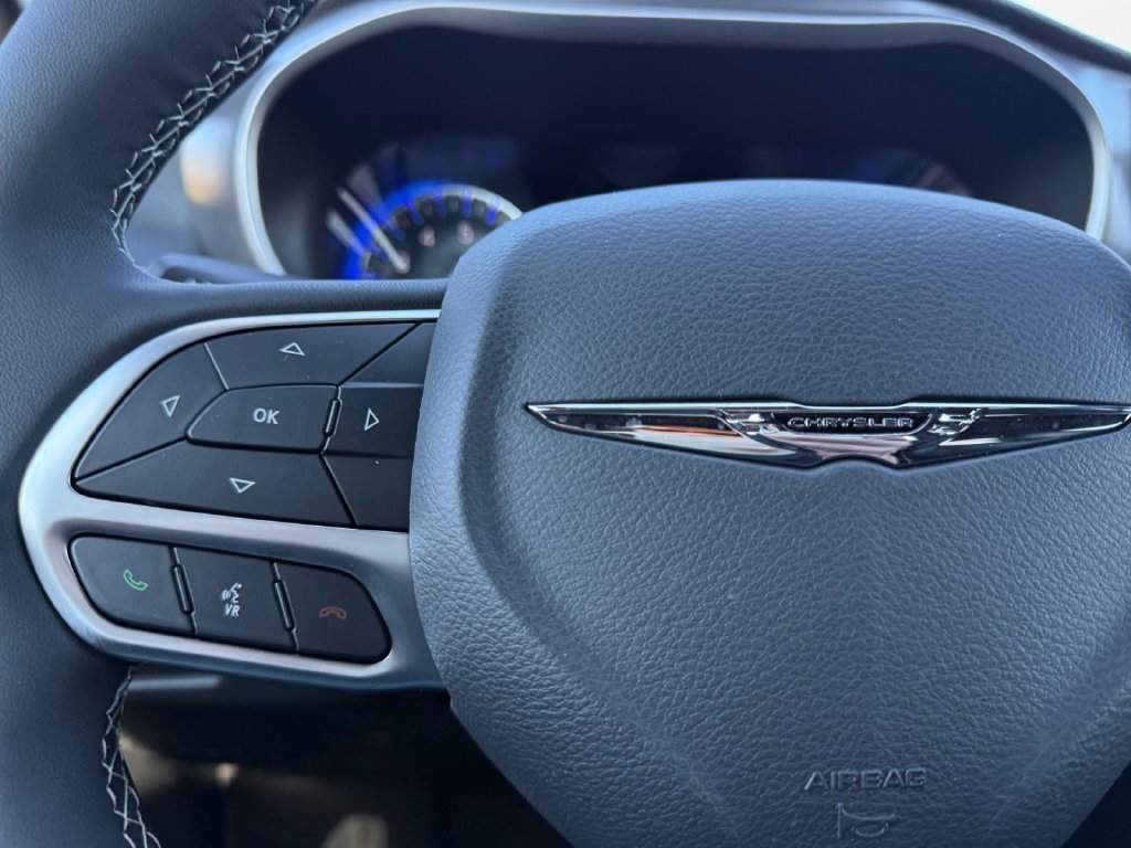 New 2026 Chrysler Pacifica Select AWD/4WD image 25