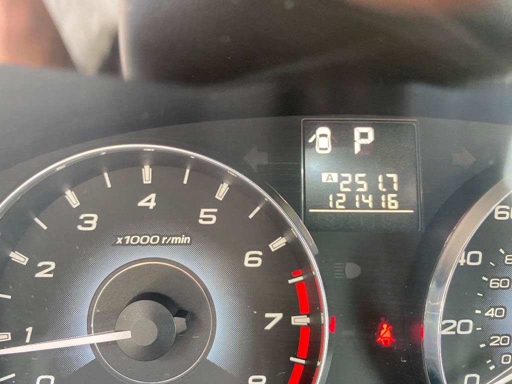 Used 2010 Subaru Outback 2.5i Premium AWD/4WD image 30