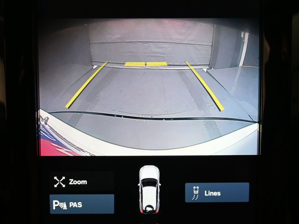 Used 2020 Volvo XC60 T5 Momentum image 12