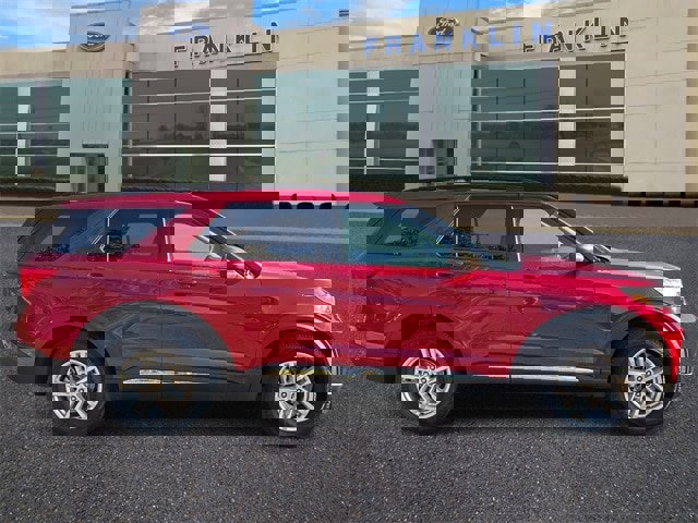 Certified 2022 Ford Explorer XLT w/ Class IV Trailer Tow Package image 8