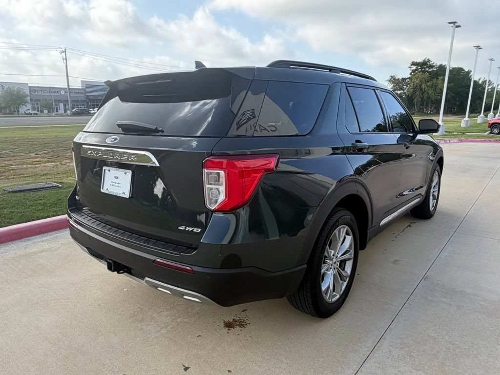 Used 2024 Ford Explorer XLT w/ Equipment Group 202A AWD/4WD image 6