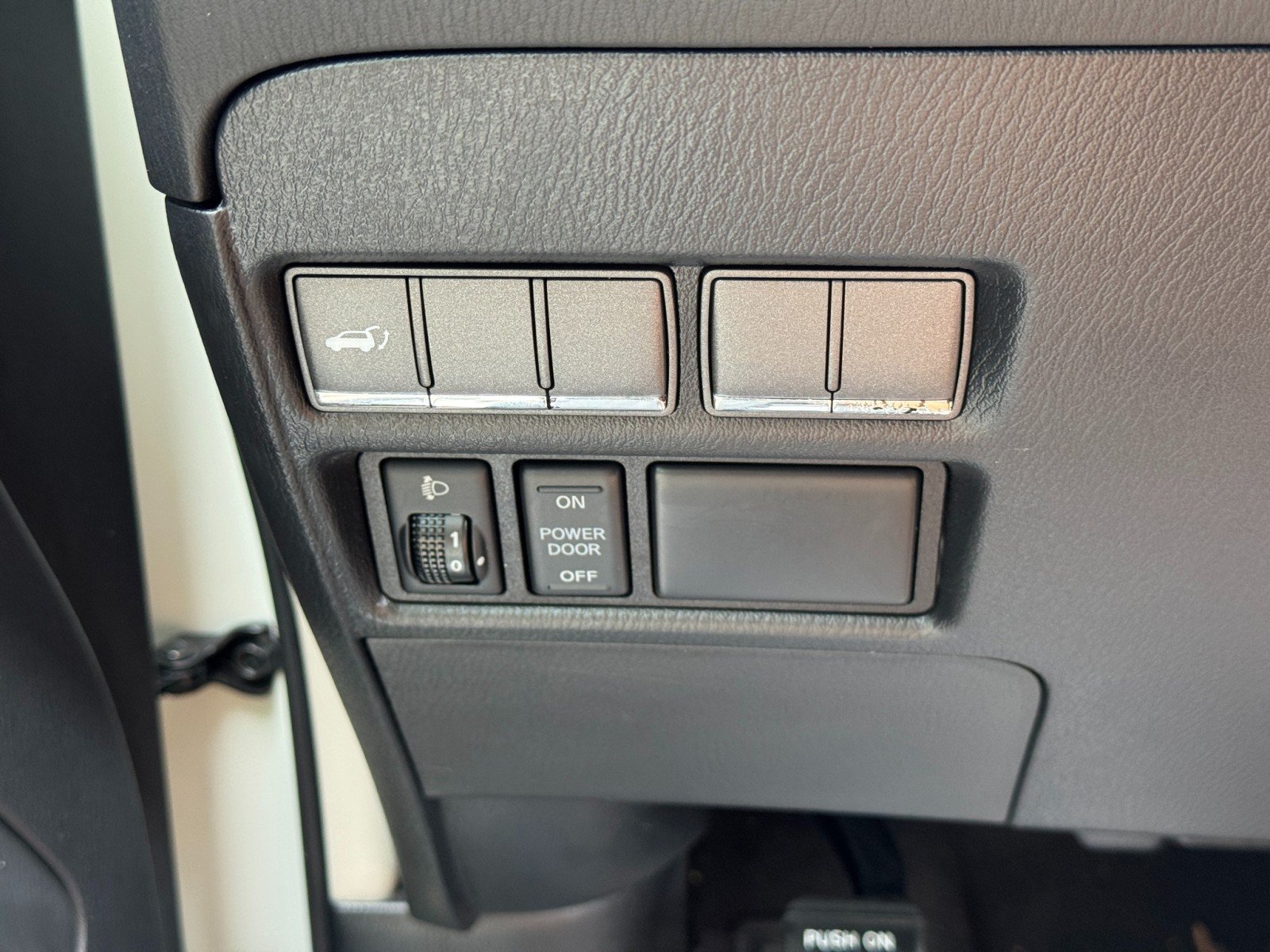 Used 2014 INFINITI QX80 4WD w/ Theater Package image 18