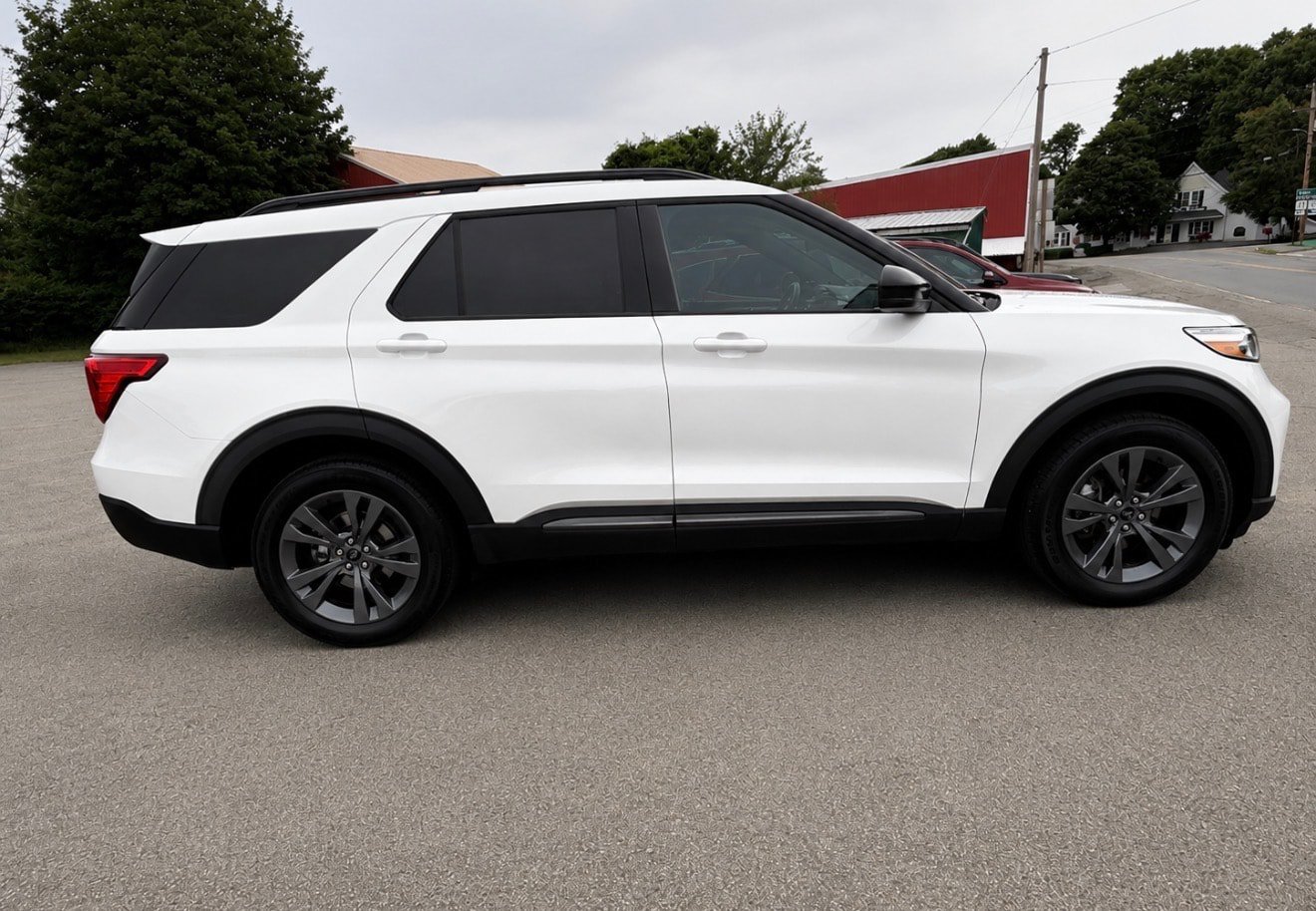 Used 2023 Ford Explorer XLT w/ Equipment Group 202A AWD/4WD image 8