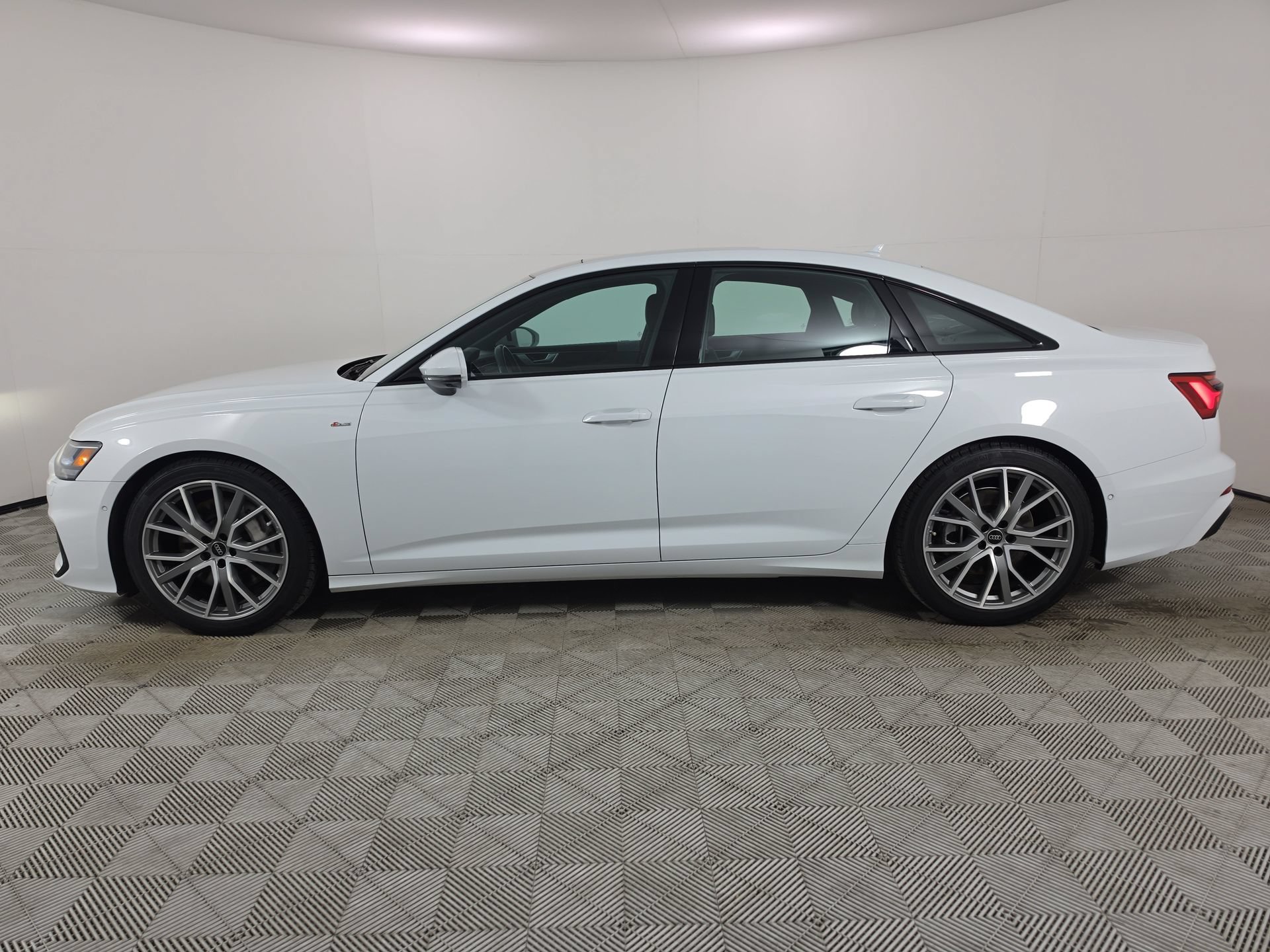 Used 2023 Audi A6 Premium Plus w/ Premium Plus Package AWD/4WD image 4