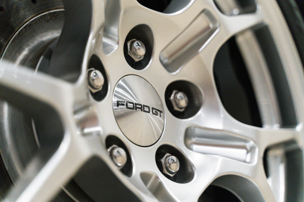 Used 2005 Ford GT RWD image 8