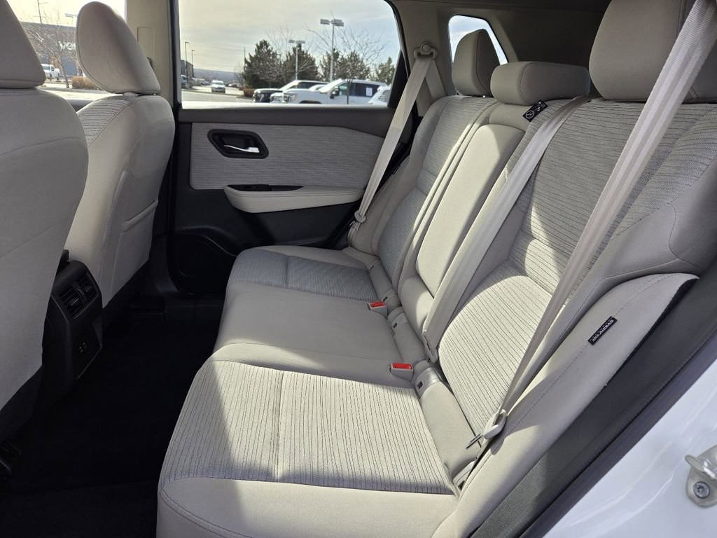 Used 2023 Nissan Rogue SV image 5