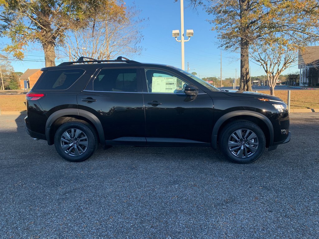New 2025 Nissan Pathfinder SV image 2