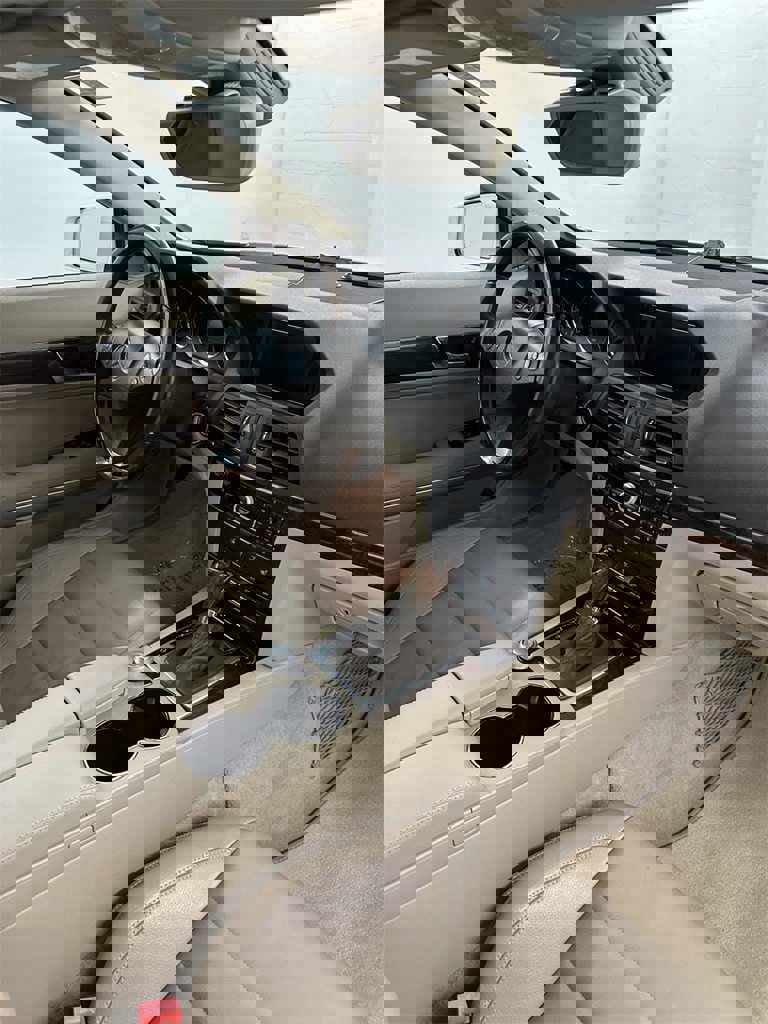 Used 2011 Mercedes-Benz E 350 Cabriolet image 35