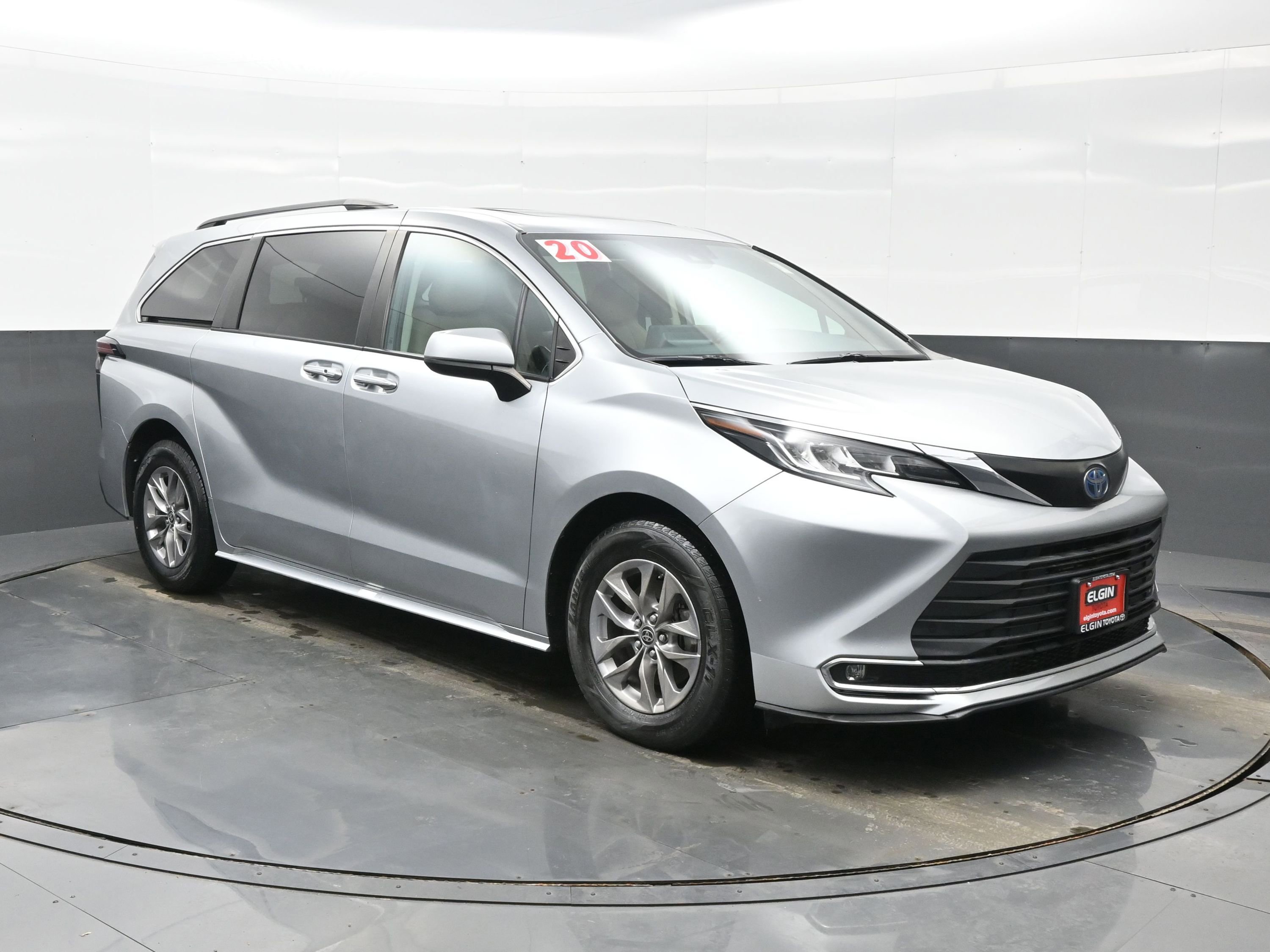 Used 2022 Toyota Sienna XLE image 8