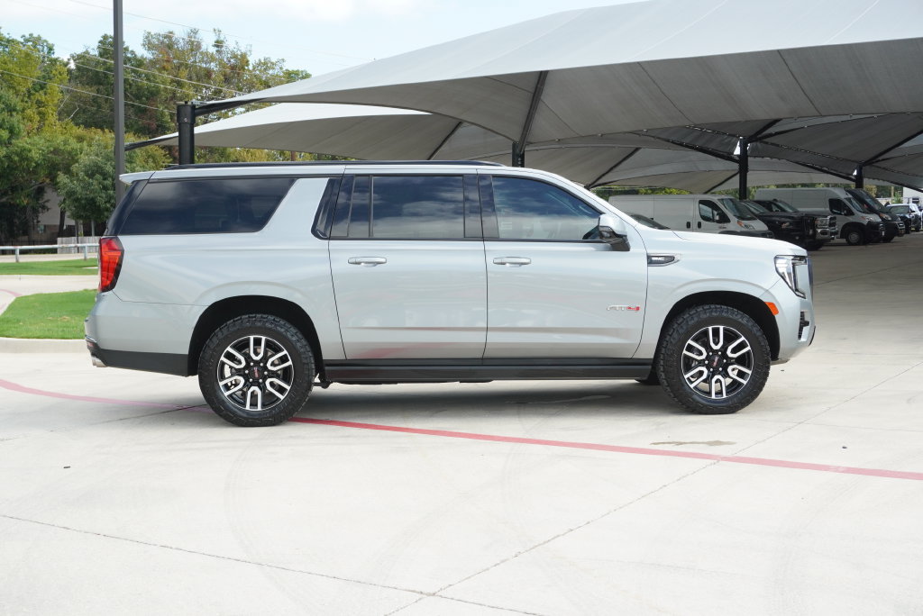 Used 2024 GMC Yukon XL AT4 w/ AT4 Premium Package AWD/4WD image 6