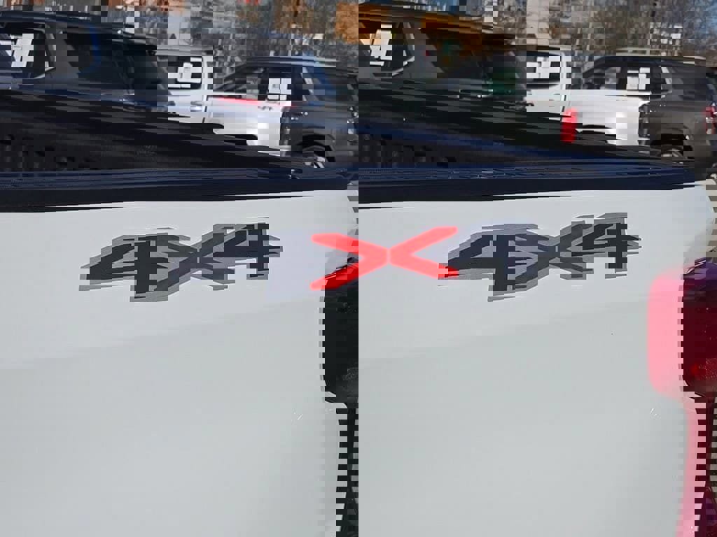 Used 2024 Chevrolet Silverado 1500 Custom image 47