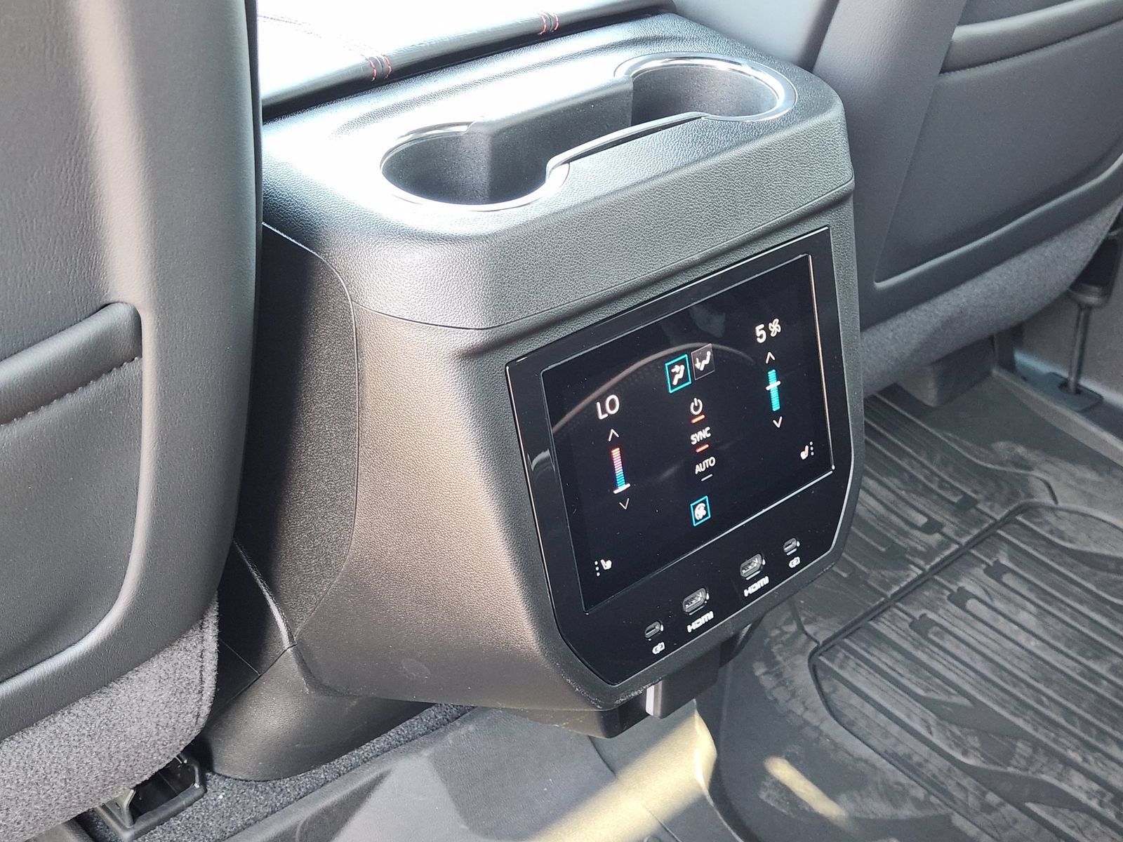 New 2026 GMC Yukon AT4 Ultimate w/ LPO, Floor Liner Package AWD/4WD image 35