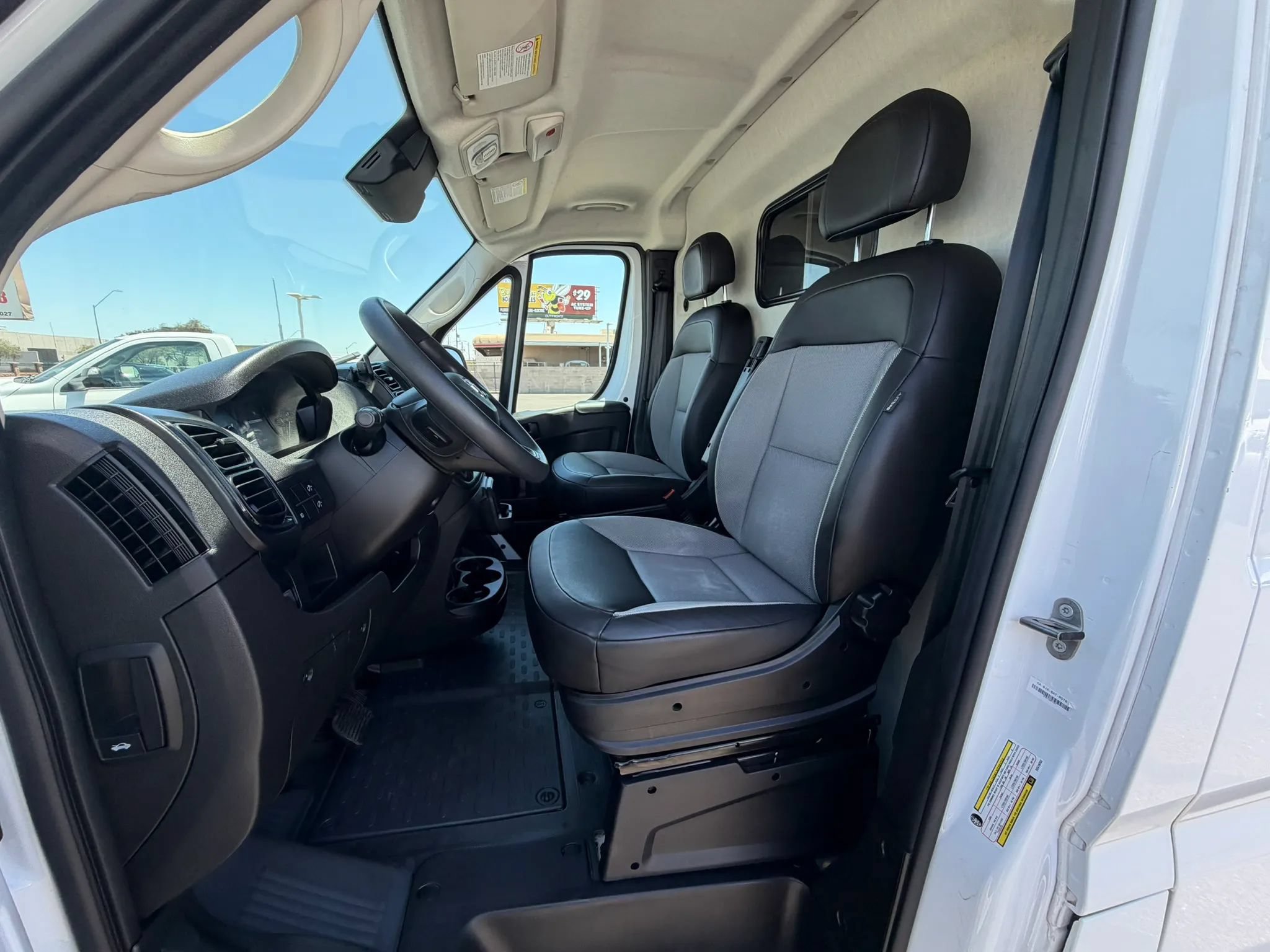 Used 2025 RAM ProMaster 2500 w/ Convenience Group FWD image 10