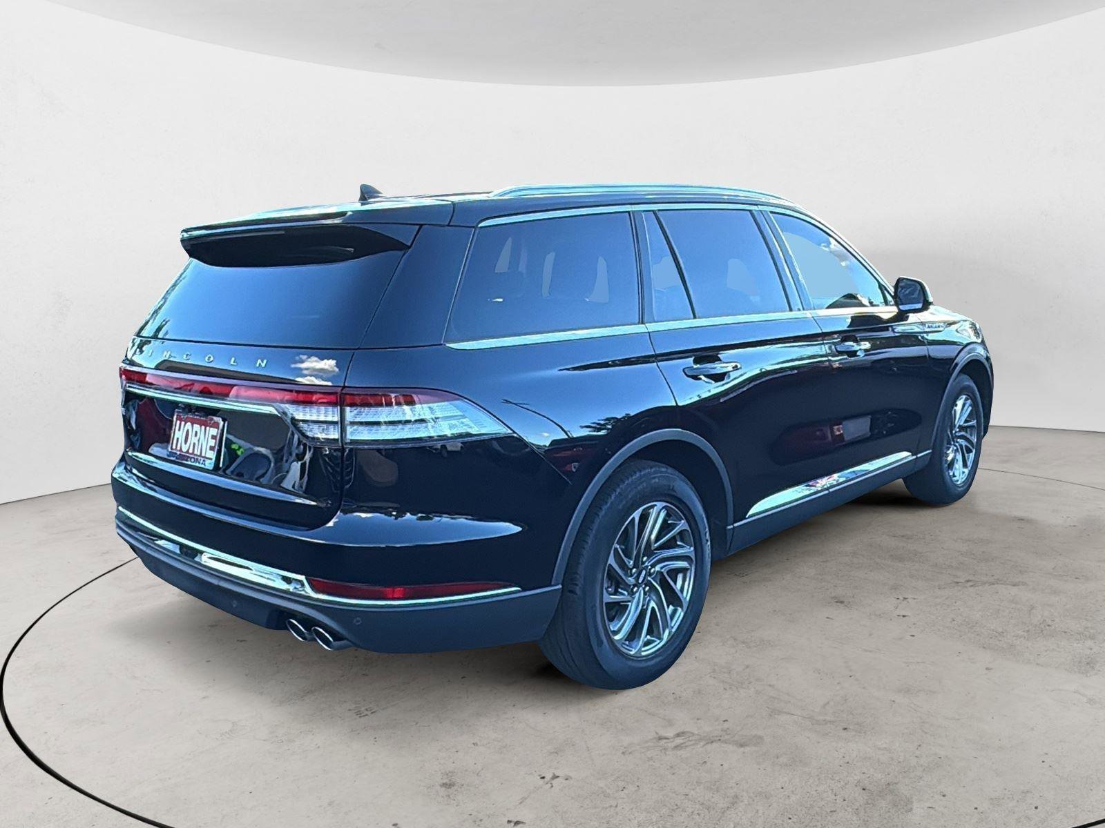 Used 2023 Lincoln Aviator 2WD w/ Class IV Trailer Tow Package image 5