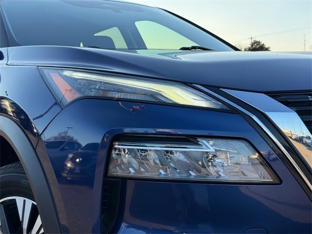 Used 2023 Nissan Rogue SV image 3