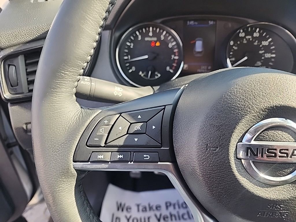 Used 2018 Nissan Rogue SV w/ Premium Package image 16