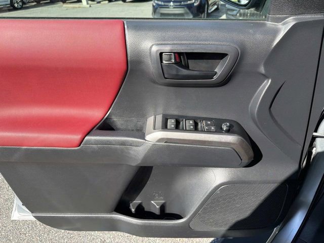 Used 2022 Toyota Tacoma SR5 w/ Technology Package image 7