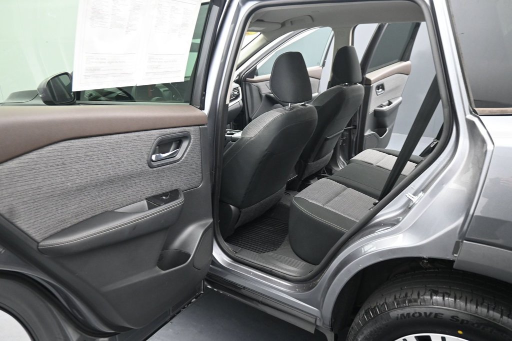 Used 2023 Nissan Rogue SV AWD/4WD image 16