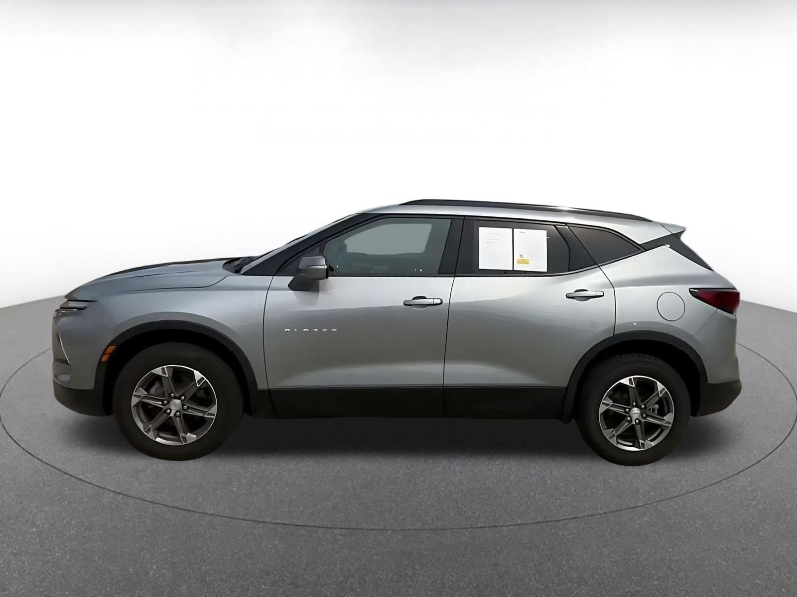 Used 2024 Chevrolet Blazer LT FWD image 8
