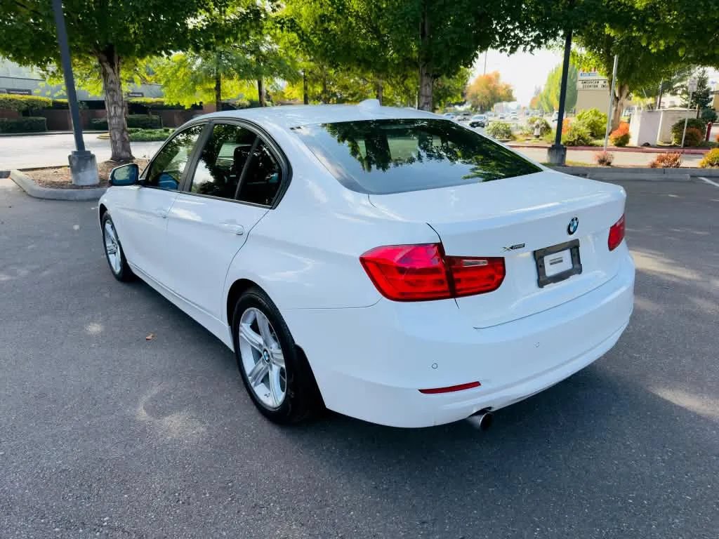 Used 2015 BMW 320i xDrive Sedan AWD/4WD image 3