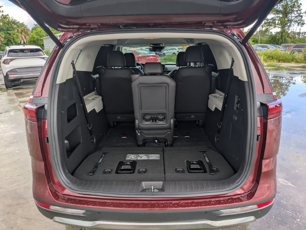 Certified 2024 Kia Carnival SX FWD image 12