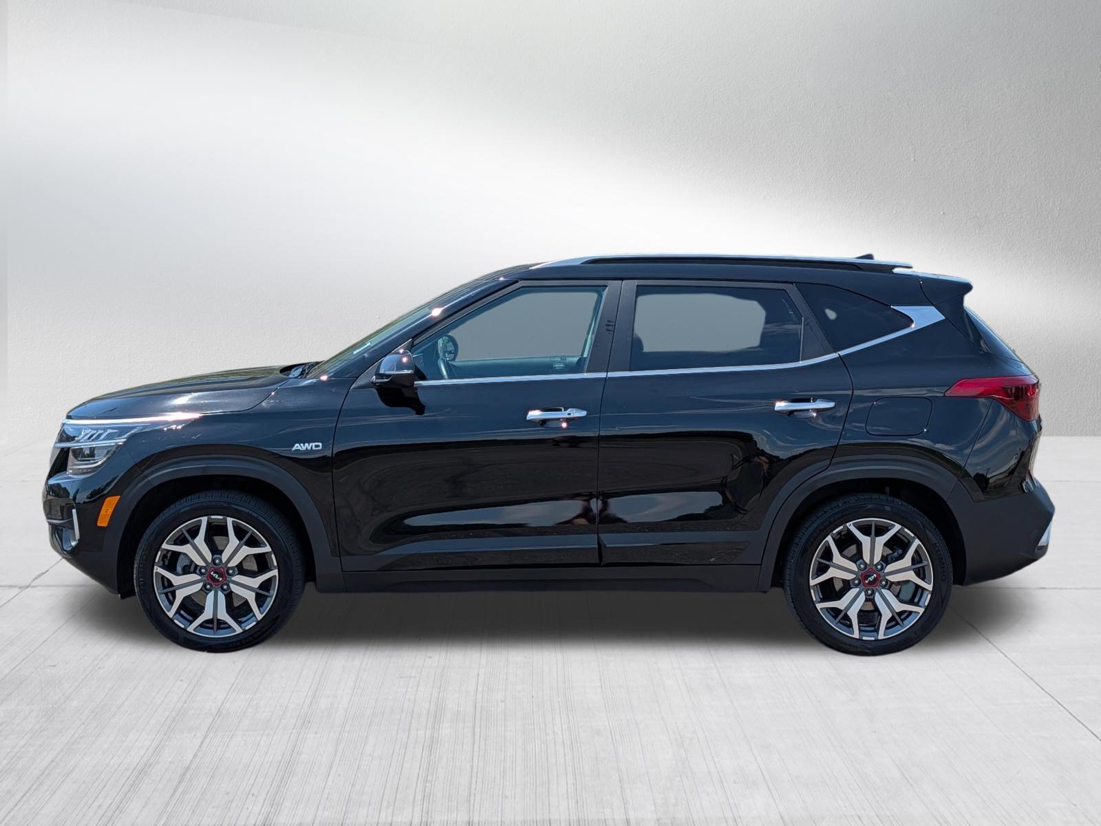 Certified 2023 Kia Seltos SX w/ SX Sunroof Package AWD/4WD image 4