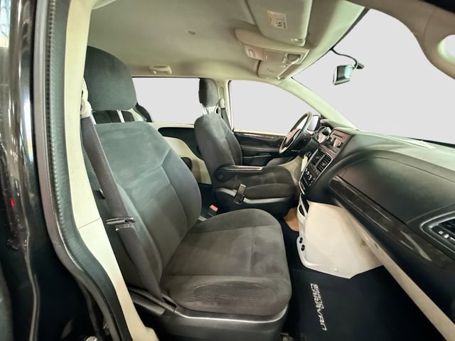 Used 2016 Dodge Grand Caravan American Value Package w/ UConnect Hands-Free Group image 26